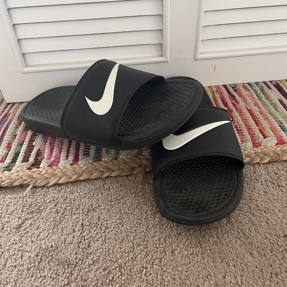 Nike Slides - Picture 2 of 4
